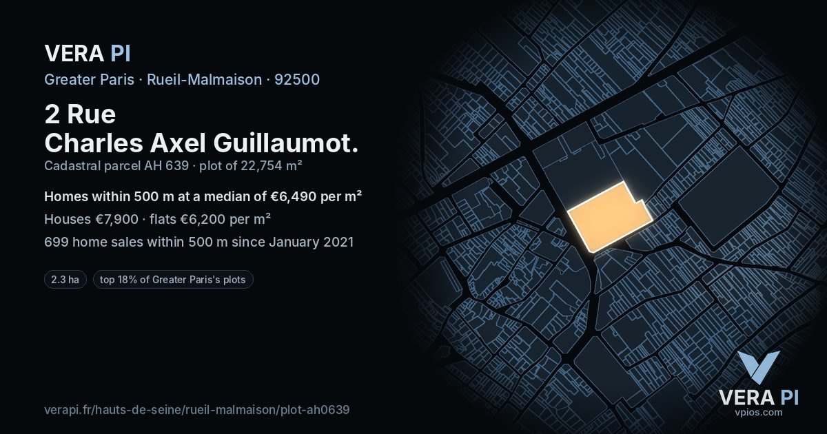 2 Rue Charles Axel Guillaumot, Rueil-Malmaison at night – the plot lit, the parcels around coloured by the prices near them