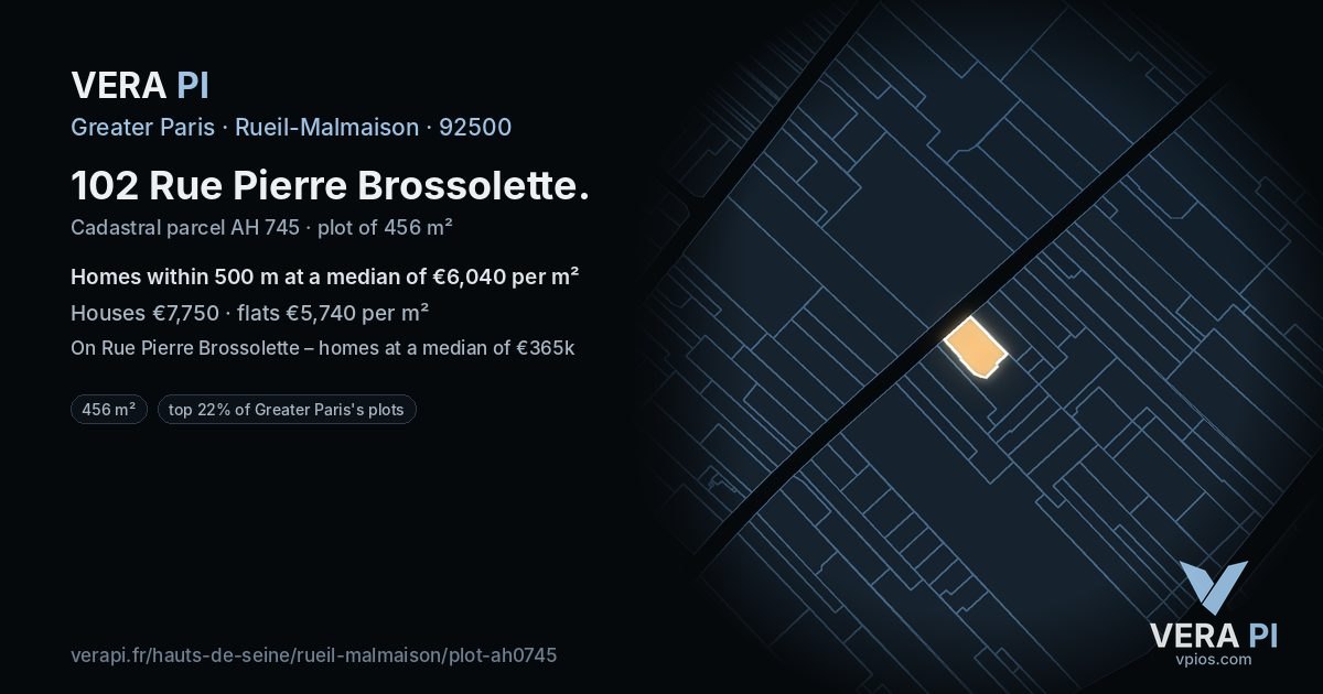 102 Rue Pierre Brossolette, Rueil-Malmaison at night – the plot lit, the parcels around coloured by the prices near them