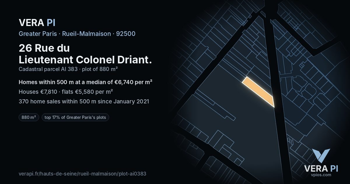 26 Rue du Lieutenant Colonel Driant, Rueil-Malmaison at night – the plot lit, the parcels around coloured by the prices near them