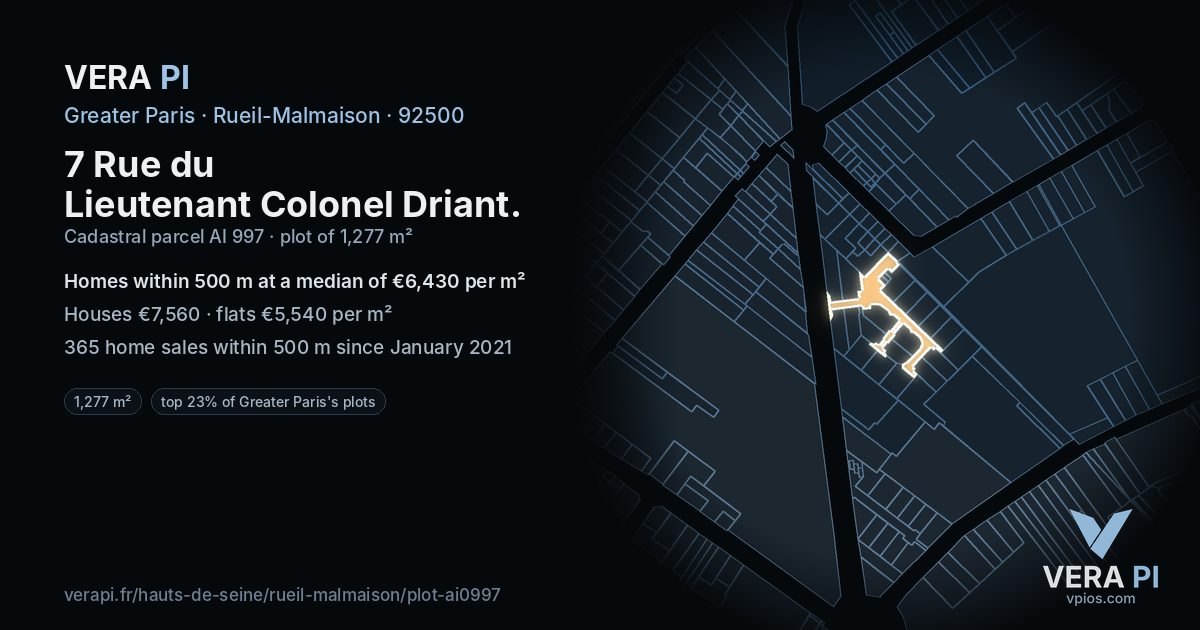 7 Rue du Lieutenant Colonel Driant, Rueil-Malmaison at night – the plot lit, the parcels around coloured by the prices near them