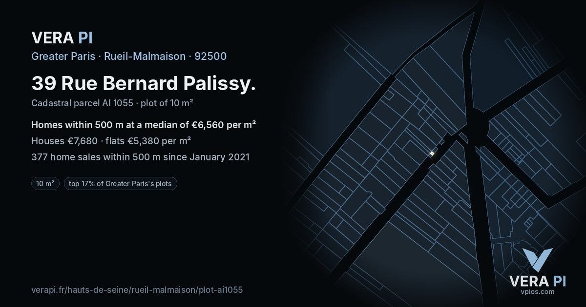 39 Rue Bernard Palissy, Rueil-Malmaison at night – the plot lit, the parcels around coloured by the prices near them
