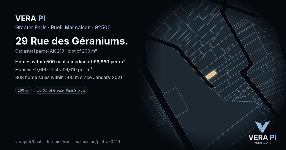 29 Rue des Géraniums, Rueil-Malmaison at night – the plot lit, the parcels around coloured by the prices near them