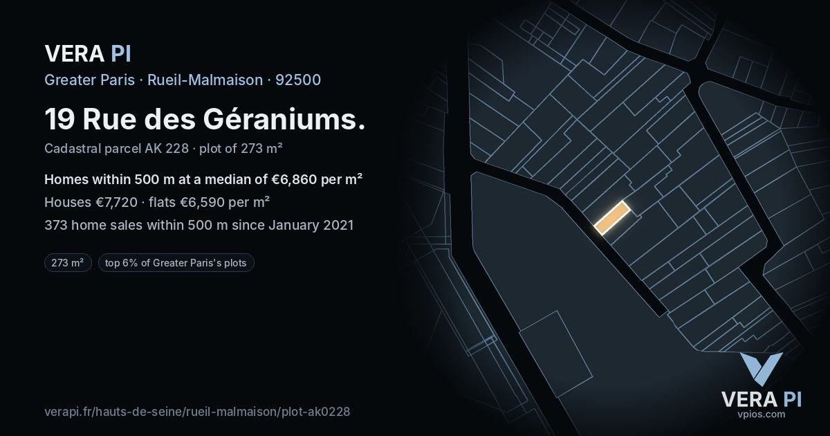 19 Rue des Géraniums, Rueil-Malmaison at night – the plot lit, the parcels around coloured by the prices near them