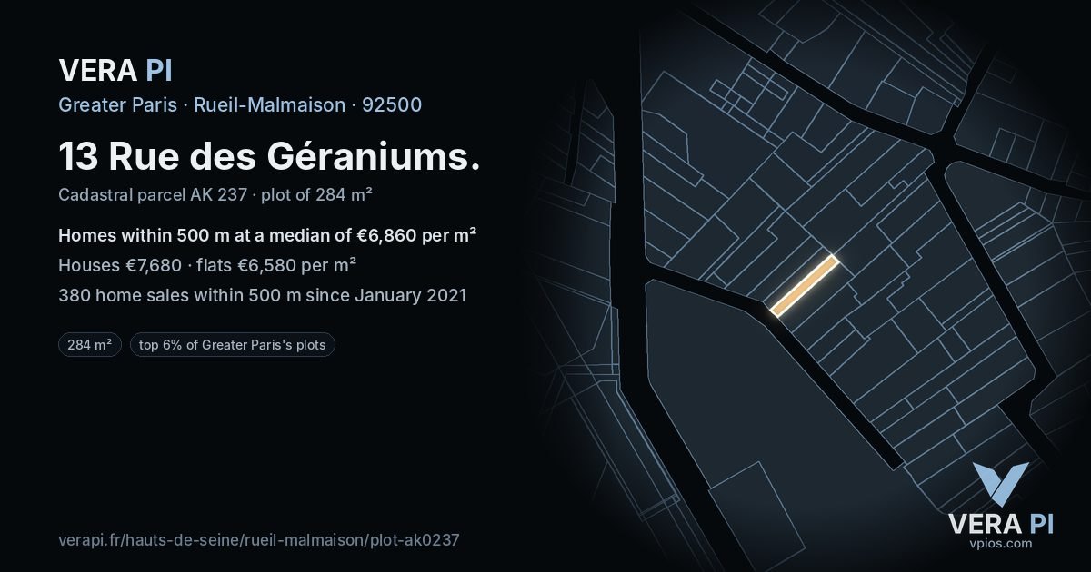 13 Rue des Géraniums, Rueil-Malmaison at night – the plot lit, the parcels around coloured by the prices near them