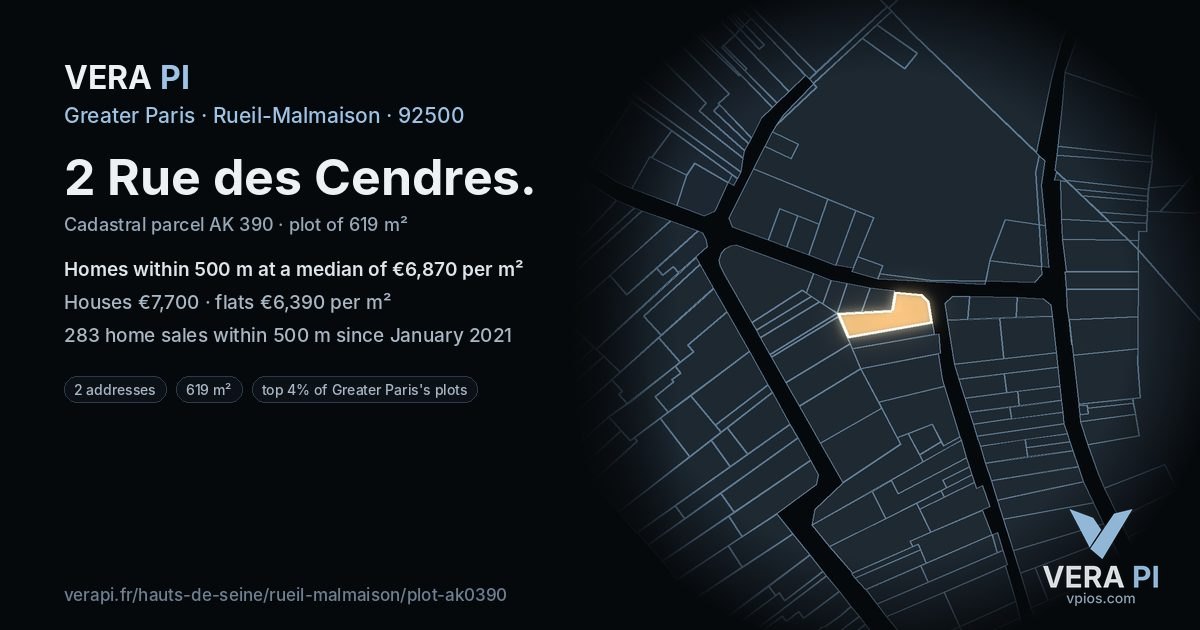 2 Rue des Cendres, Rueil-Malmaison at night – the plot lit, the parcels around coloured by the prices near them