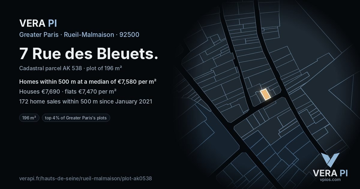 7 Rue des Bleuets, Rueil-Malmaison at night – the plot lit, the parcels around coloured by the prices near them