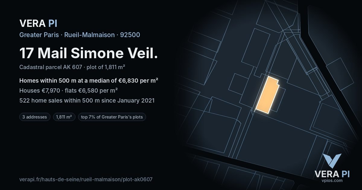 17 Mail Simone Veil, Rueil-Malmaison at night – the plot lit, the parcels around coloured by the prices near them