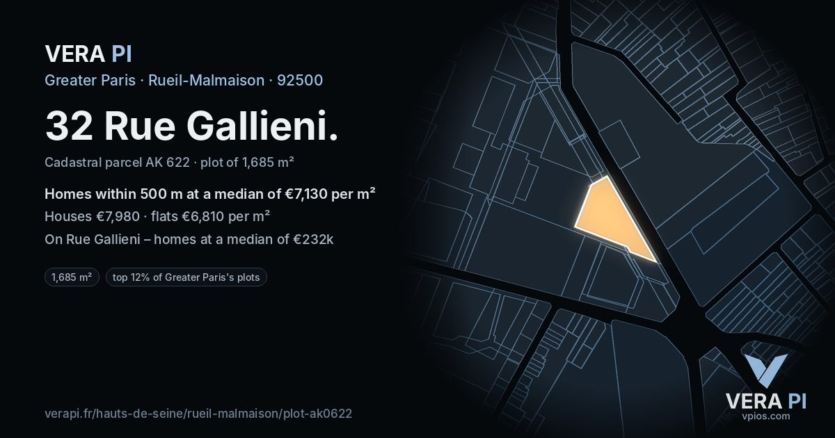 32 Rue Gallieni, Rueil-Malmaison at night – the plot lit, the parcels around coloured by the prices near them