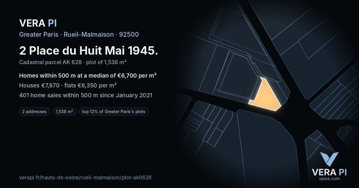 2 Place du Huit Mai 1945, Rueil-Malmaison at night – the plot lit, the parcels around coloured by the prices near them