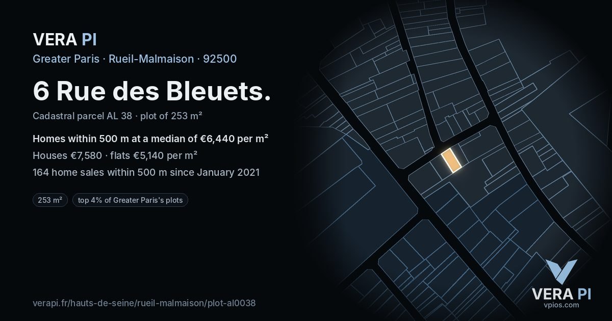 6 Rue des Bleuets, Rueil-Malmaison at night – the plot lit, the parcels around coloured by the prices near them