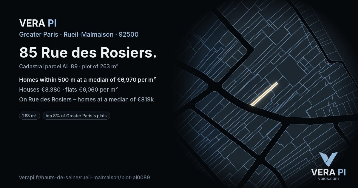 85 Rue des Rosiers, Rueil-Malmaison at night – the plot lit, the parcels around coloured by the prices near them