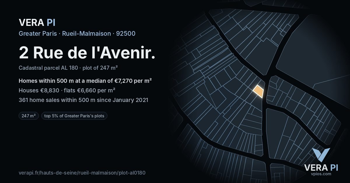 2 Rue de l'Avenir, Rueil-Malmaison at night – the plot lit, the parcels around coloured by the prices near them