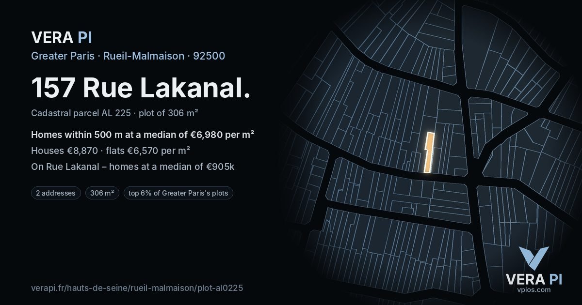 157 Rue Lakanal, Rueil-Malmaison at night – the plot lit, the parcels around coloured by the prices near them