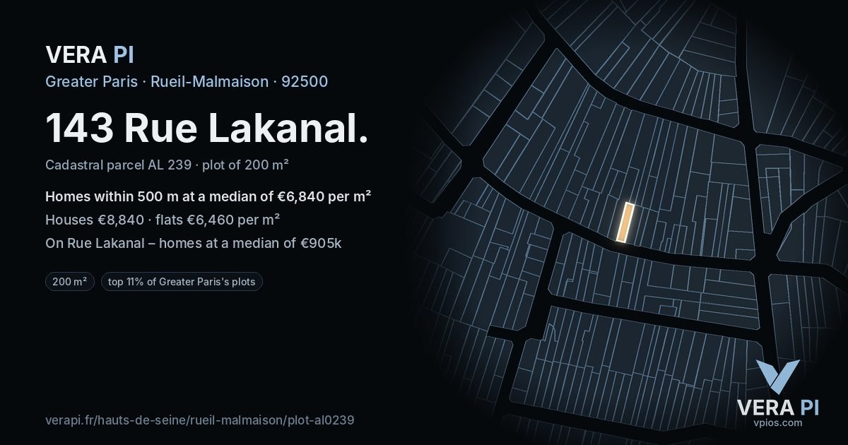 143 Rue Lakanal, Rueil-Malmaison at night – the plot lit, the parcels around coloured by the prices near them