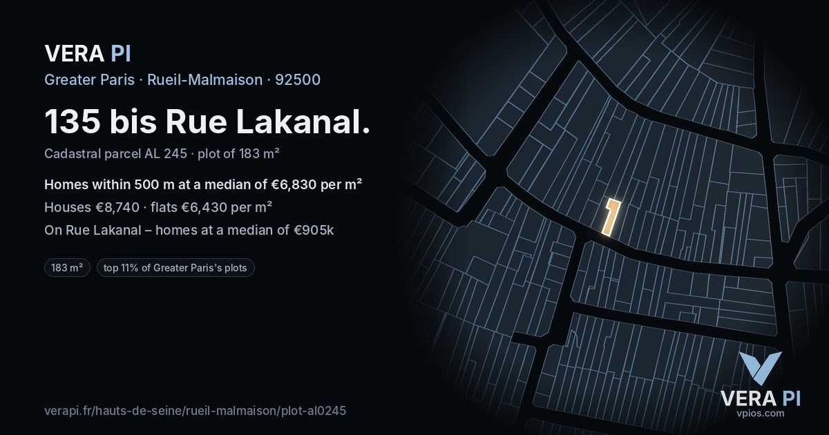 135 bis Rue Lakanal, Rueil-Malmaison at night – the plot lit, the parcels around coloured by the prices near them