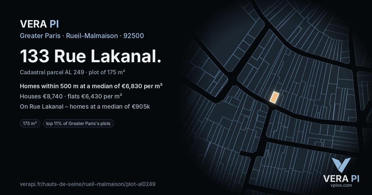 133 Rue Lakanal, Rueil-Malmaison at night – the plot lit, the parcels around coloured by the prices near them