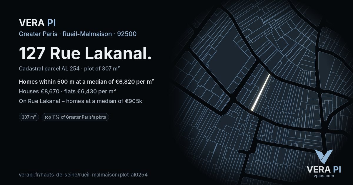 127 Rue Lakanal, Rueil-Malmaison at night – the plot lit, the parcels around coloured by the prices near them