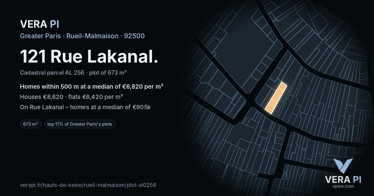 121 Rue Lakanal, Rueil-Malmaison at night – the plot lit, the parcels around coloured by the prices near them