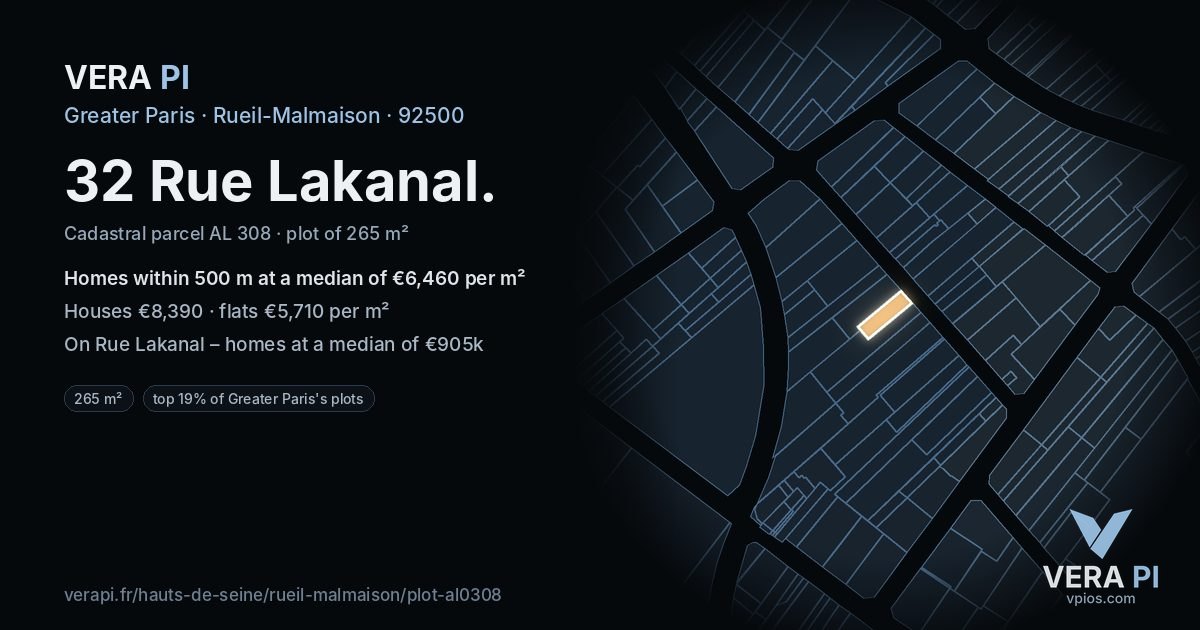 32 Rue Lakanal, Rueil-Malmaison at night – the plot lit, the parcels around coloured by the prices near them