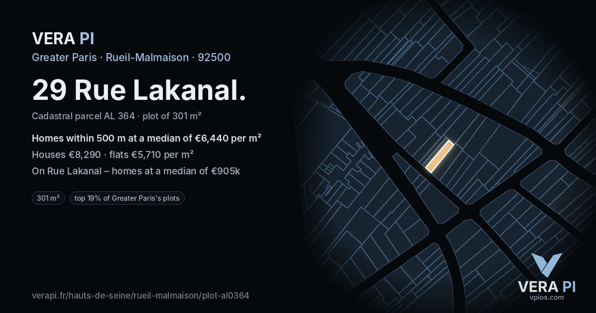 29 Rue Lakanal, Rueil-Malmaison at night – the plot lit, the parcels around coloured by the prices near them
