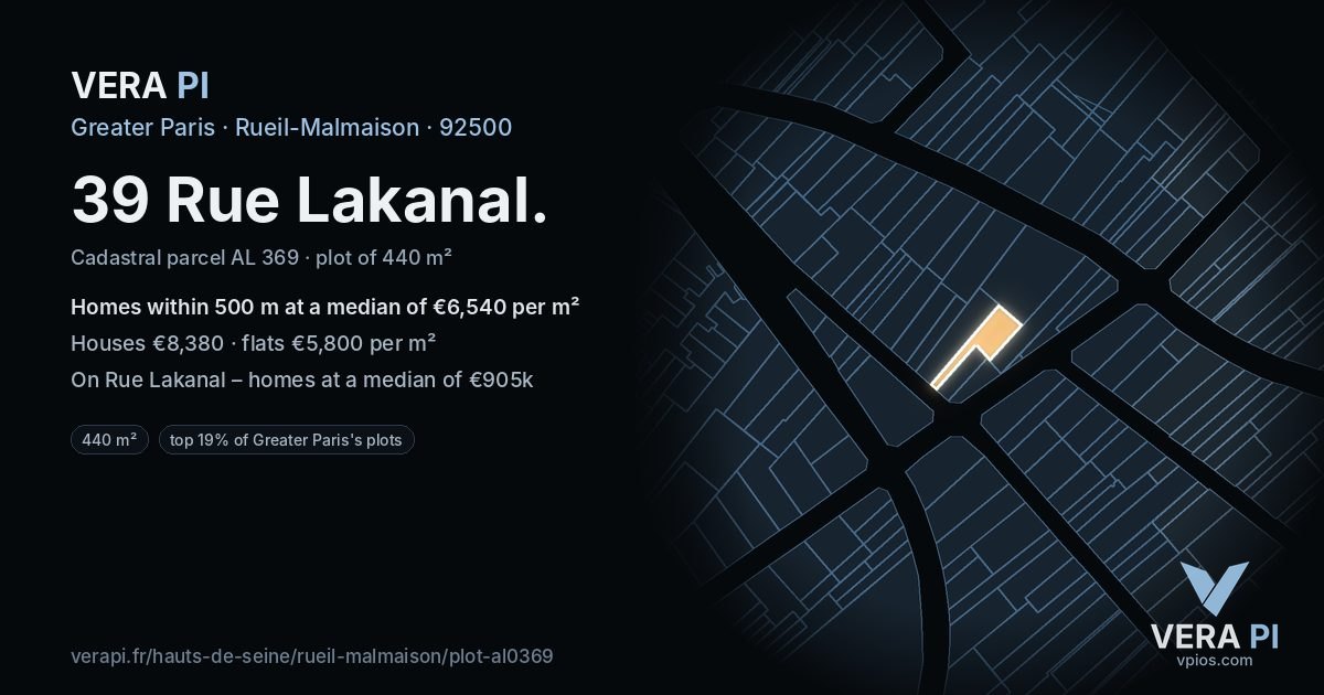 39 Rue Lakanal, Rueil-Malmaison at night – the plot lit, the parcels around coloured by the prices near them
