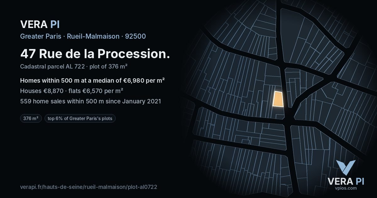 47 Rue de la Procession, Rueil-Malmaison at night – the plot lit, the parcels around coloured by the prices near them