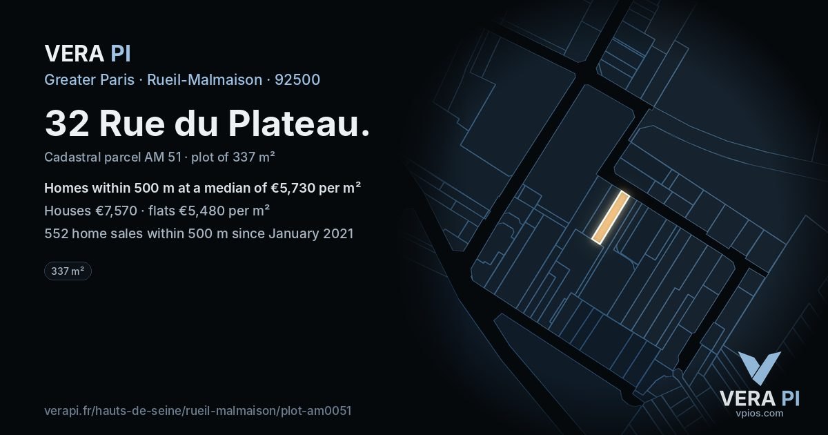 32 Rue du Plateau, Rueil-Malmaison at night – the plot lit, the parcels around coloured by the prices near them