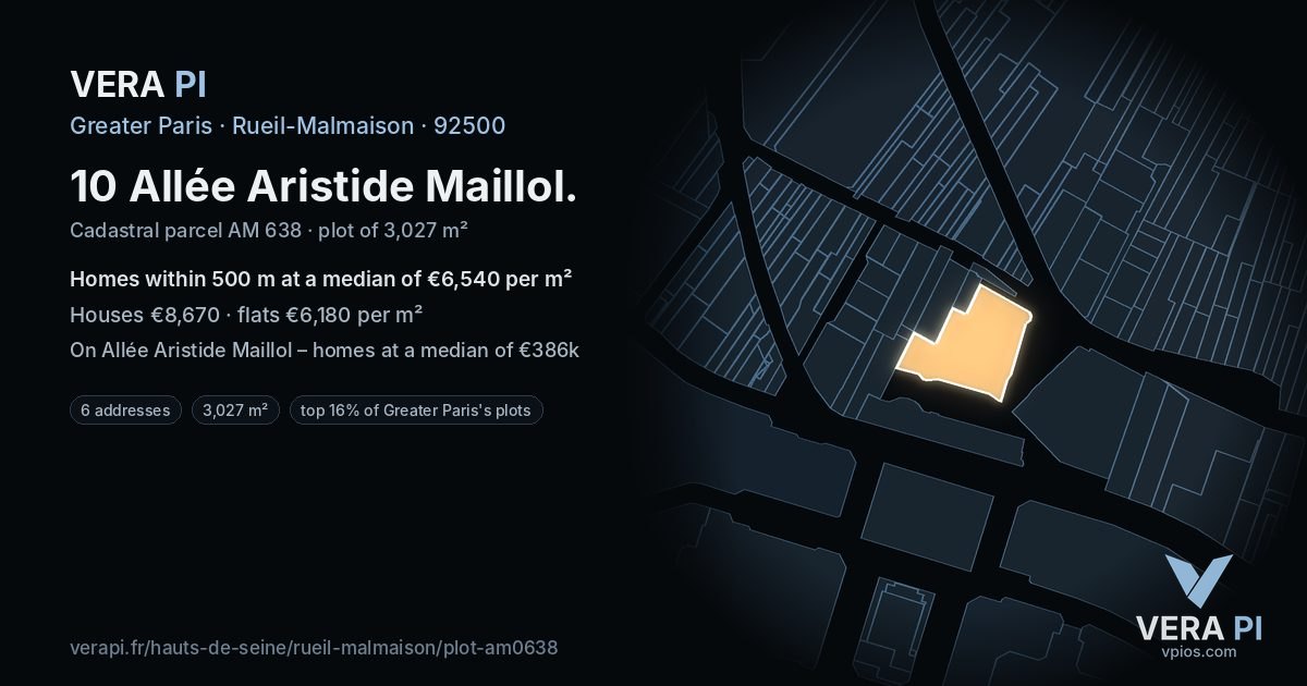 10 Allée Aristide Maillol, Rueil-Malmaison at night – the plot lit, the parcels around coloured by the prices near them