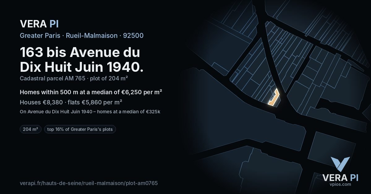 163 bis Avenue du Dix Huit Juin 1940, Rueil-Malmaison at night – the plot lit, the parcels around coloured by the prices near them