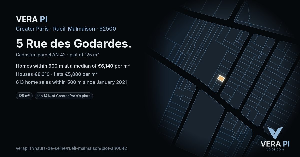5 Rue des Godardes, Rueil-Malmaison at night – the plot lit, the parcels around coloured by the prices near them