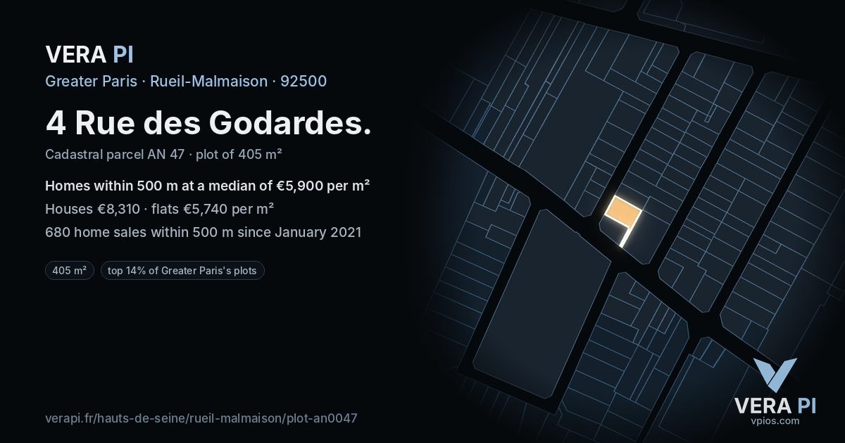 4 Rue des Godardes, Rueil-Malmaison at night – the plot lit, the parcels around coloured by the prices near them
