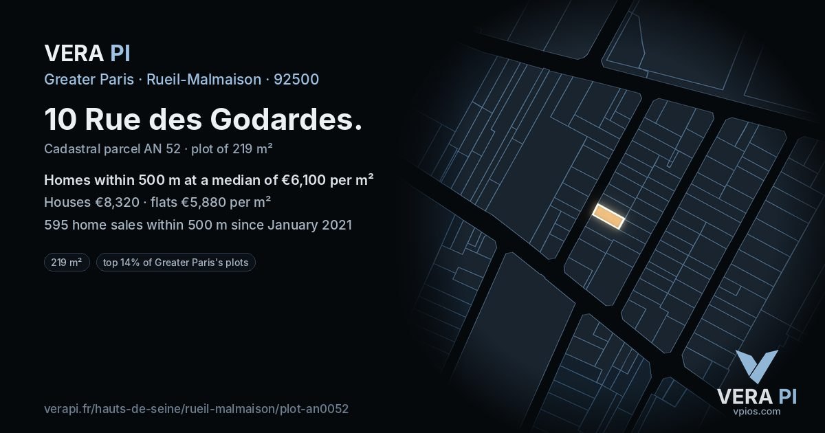 10 Rue des Godardes, Rueil-Malmaison at night – the plot lit, the parcels around coloured by the prices near them