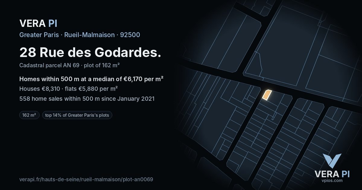 28 Rue des Godardes, Rueil-Malmaison at night – the plot lit, the parcels around coloured by the prices near them