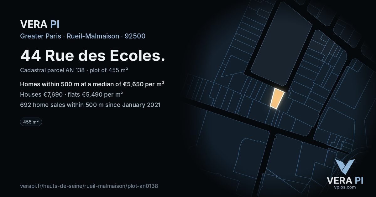 44 Rue des Ecoles, Rueil-Malmaison at night – the plot lit, the parcels around coloured by the prices near them