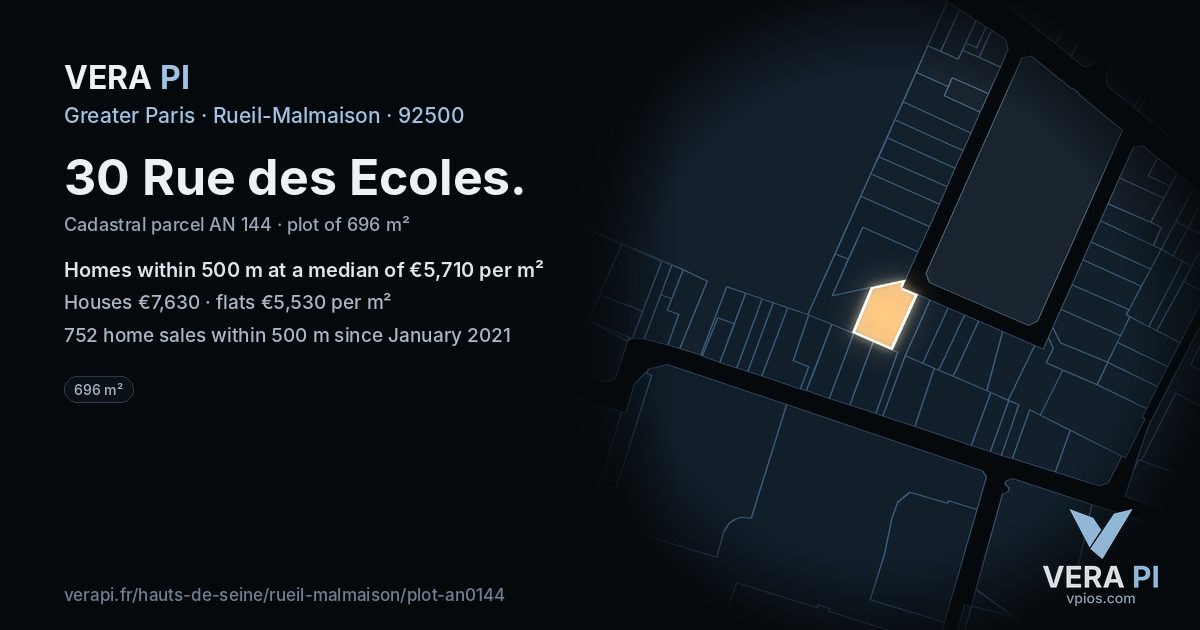 30 Rue des Ecoles, Rueil-Malmaison at night – the plot lit, the parcels around coloured by the prices near them