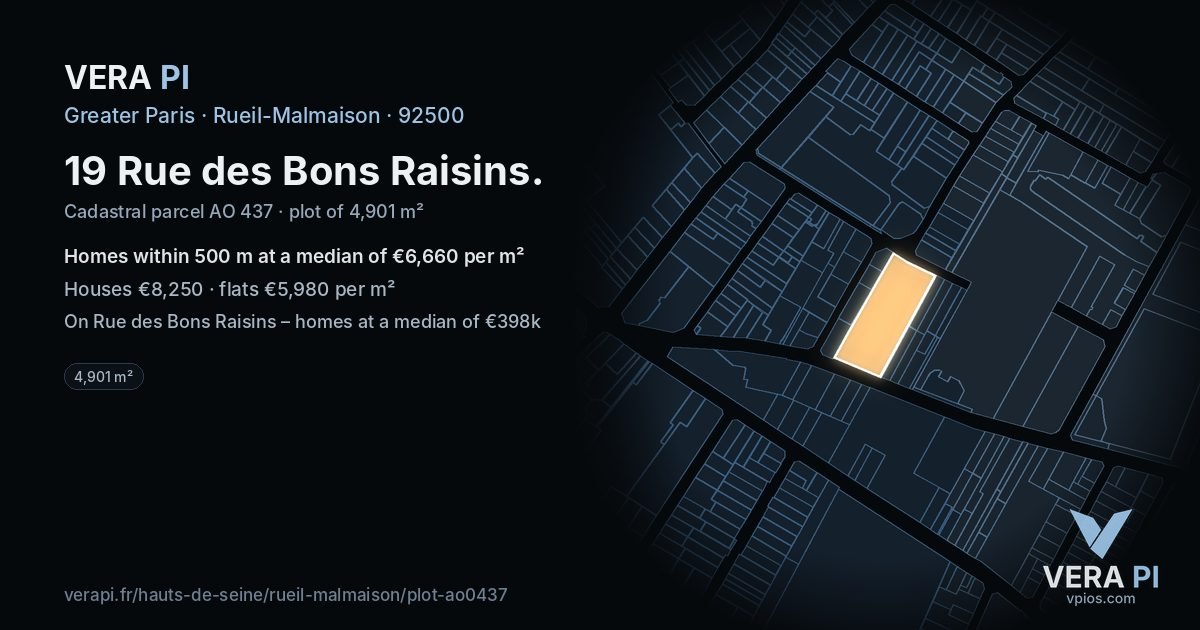 19 Rue des Bons Raisins, Rueil-Malmaison at night – the plot lit, the parcels around coloured by the prices near them