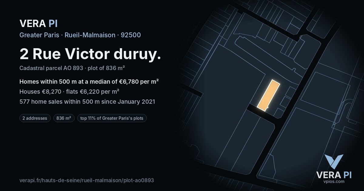 2 Rue Victor duruy, Rueil-Malmaison at night – the plot lit, the parcels around coloured by the prices near them