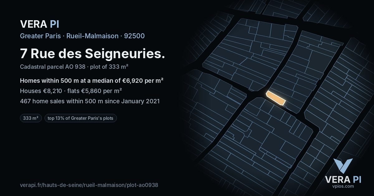 7 Rue des Seigneuries, Rueil-Malmaison at night – the plot lit, the parcels around coloured by the prices near them