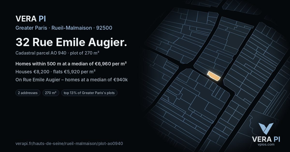 32 Rue Emile Augier, Rueil-Malmaison at night – the plot lit, the parcels around coloured by the prices near them