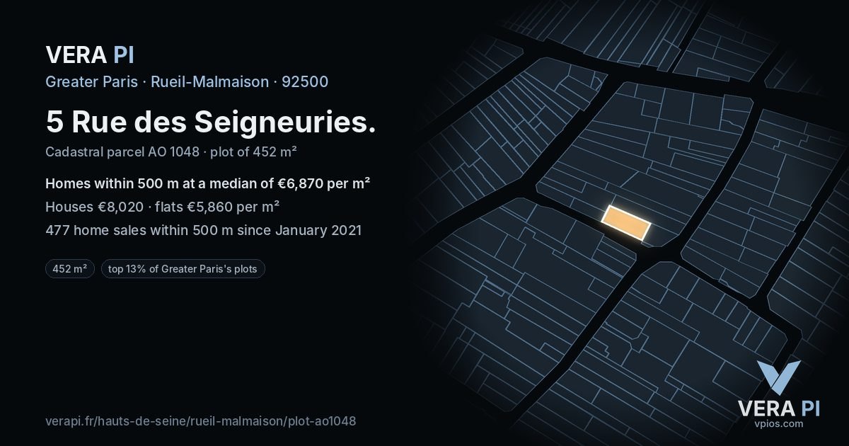 5 Rue des Seigneuries, Rueil-Malmaison at night – the plot lit, the parcels around coloured by the prices near them