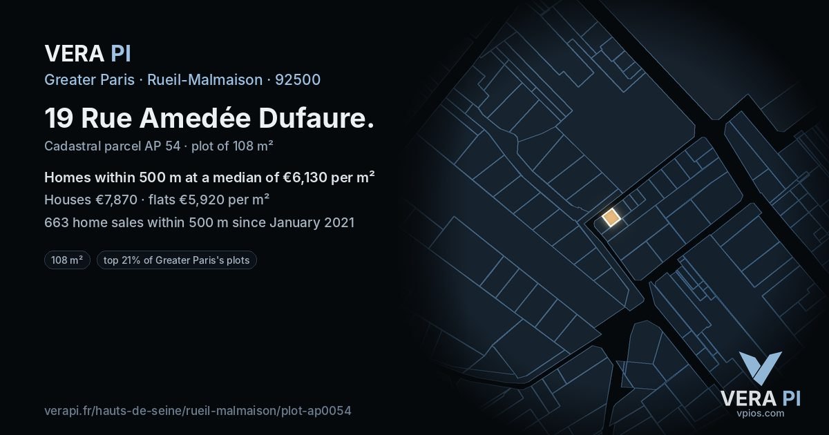 19 Rue Amedée Dufaure, Rueil-Malmaison at night – the plot lit, the parcels around coloured by the prices near them