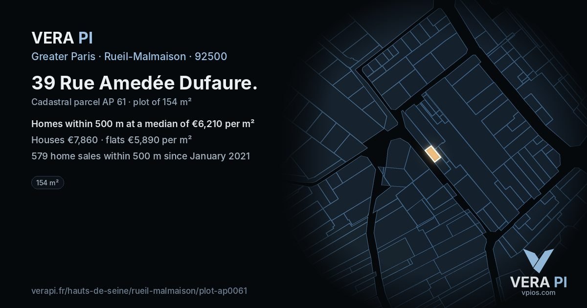 39 Rue Amedée Dufaure, Rueil-Malmaison at night – the plot lit, the parcels around coloured by the prices near them