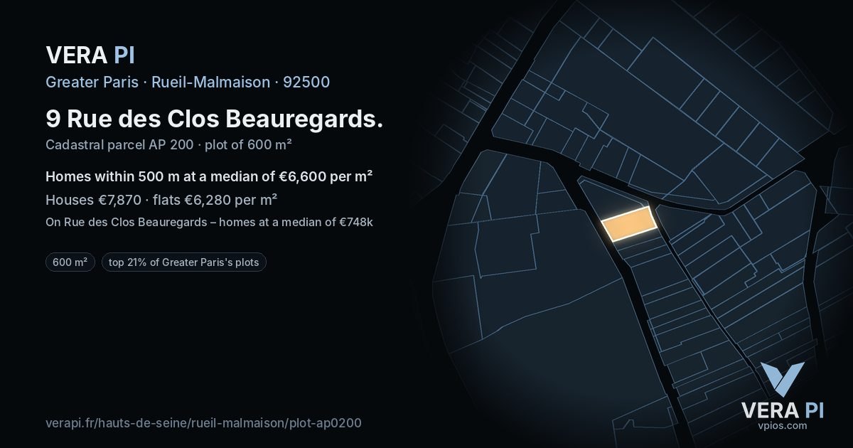9 Rue des Clos Beauregards, Rueil-Malmaison at night – the plot lit, the parcels around coloured by the prices near them