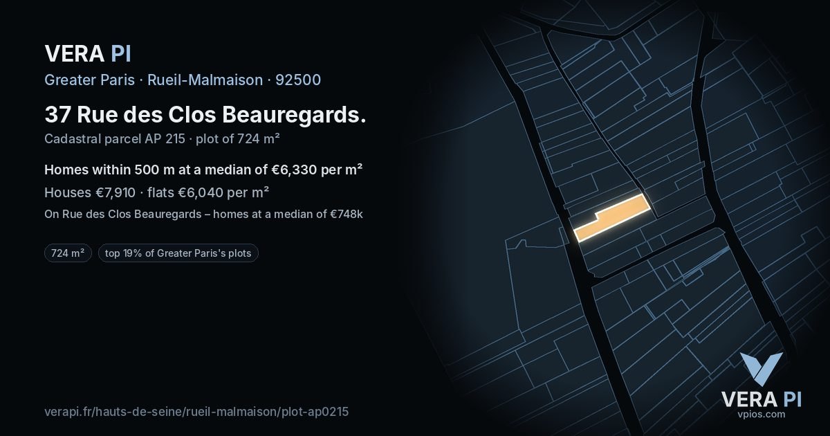 37 Rue des Clos Beauregards, Rueil-Malmaison at night – the plot lit, the parcels around coloured by the prices near them