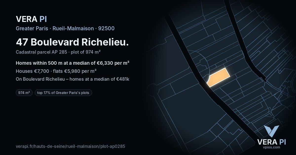 47 Boulevard Richelieu, Rueil-Malmaison at night – the plot lit, the parcels around coloured by the prices near them