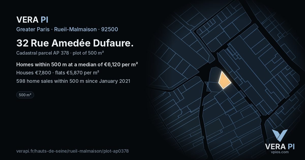 32 Rue Amedée Dufaure, Rueil-Malmaison at night – the plot lit, the parcels around coloured by the prices near them