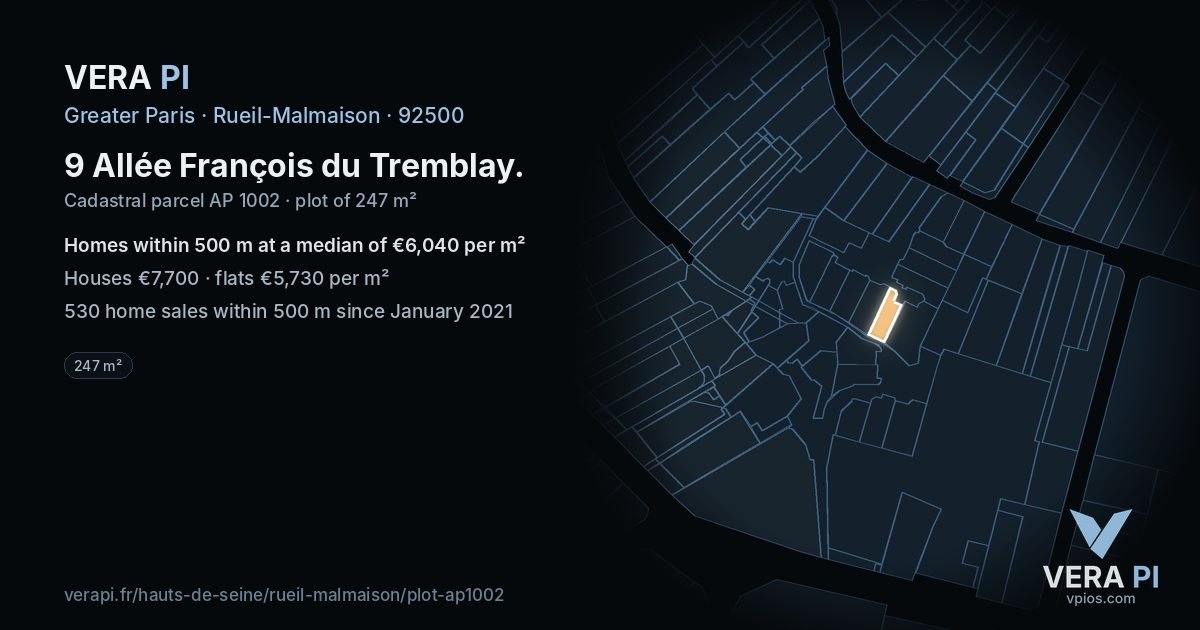 9 Allée François du Tremblay, Rueil-Malmaison at night – the plot lit, the parcels around coloured by the prices near them