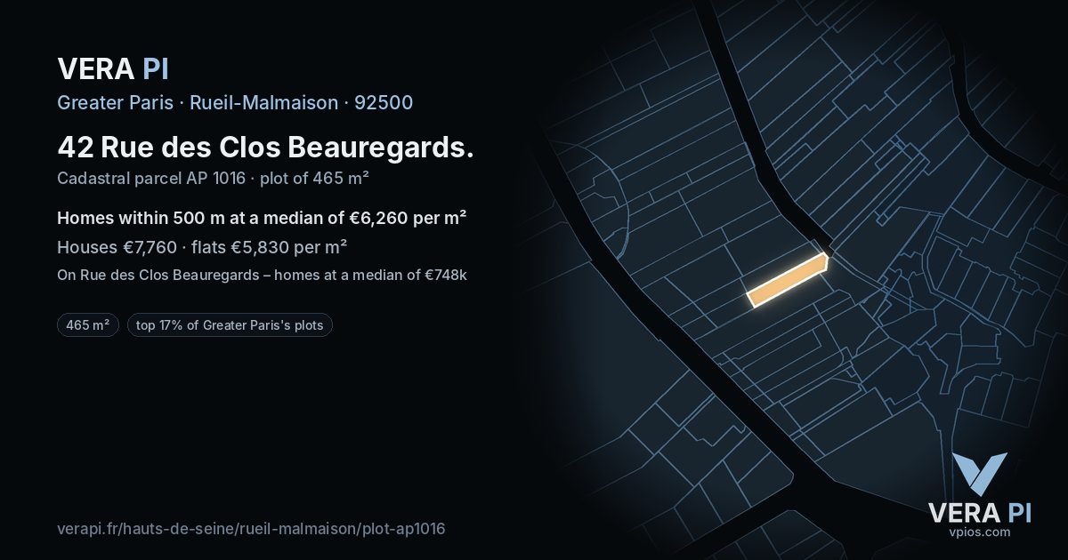 42 Rue des Clos Beauregards, Rueil-Malmaison at night – the plot lit, the parcels around coloured by the prices near them