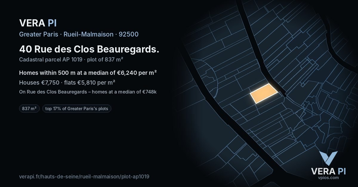 40 Rue des Clos Beauregards, Rueil-Malmaison at night – the plot lit, the parcels around coloured by the prices near them