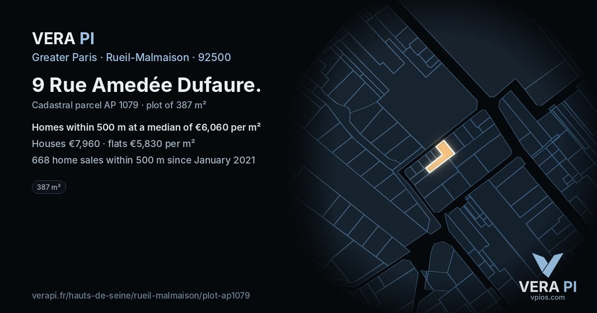 9 Rue Amedée Dufaure, Rueil-Malmaison at night – the plot lit, the parcels around coloured by the prices near them